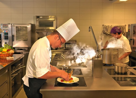 Das K&uuml;chenteam bei der Arbeit