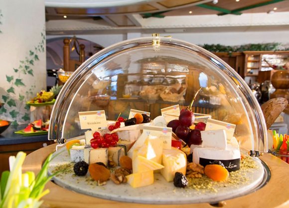 T&auml;glich Auswahl an Edelk&auml;se mit Chutney