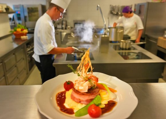 Das Restaurant-Team verw&ouml;hnt Sie mit Gen&uuml;ssen f&uuml;r alle Sinne