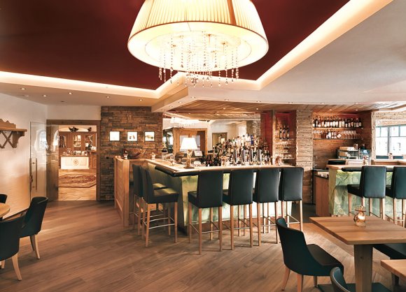 Große Auswahl an Getränken an der Hotelbar