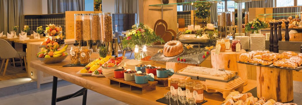 Frühstücken im Hotel ✓ Hotel Alpendorf**** Sankt Johann, Ski amadé,  Salzburger Land