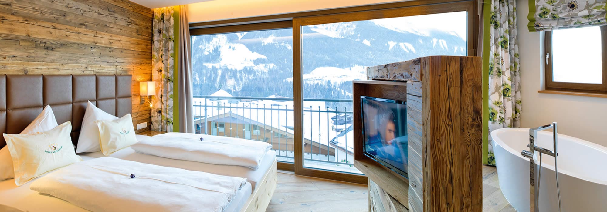 Panoramasuite deluxe with dreamy panoramic views over the Salzach valley