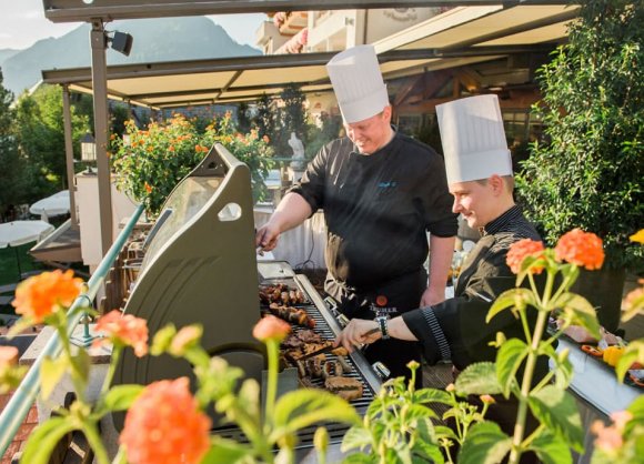 Grillabend auf der Terrasse - unsere Köche verwöhnen Sie!