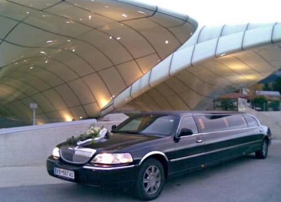 Sightseeing tour in Salzburg with a stretch limousine