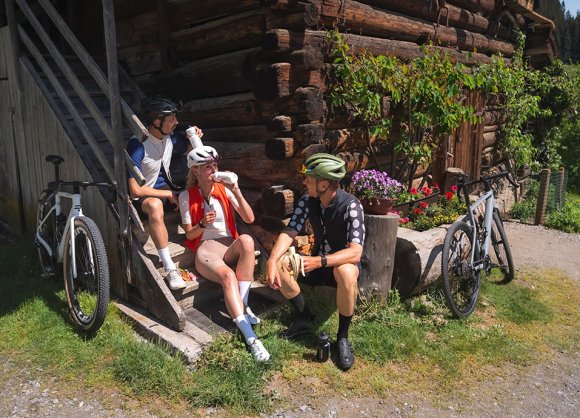 Rast bei einer Gravelbiketour