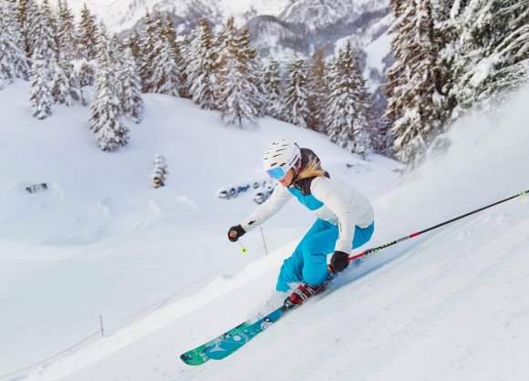 Optimale Schneebedingungen f&uuml;r Skifahrer und Snowboarder