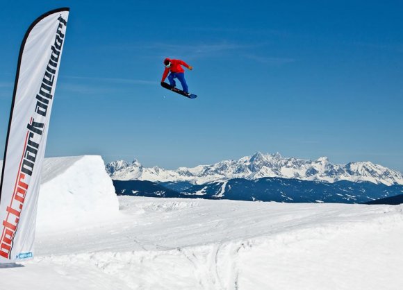 Freestyle-Park aus Pro, Medium und Easy Kickern, Boxen und Rails