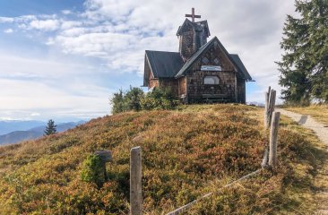 St. Vinzenz Friedenskircherl am Hochgründeck im Herbst